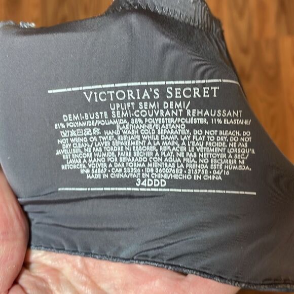 Victoria’s Secret Uplift Semi Demi Gray Bra, underwire 34DDD - Picture 6 of 6